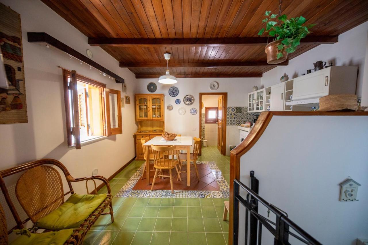 Familyholidays La Finestra Di Fronte チェファル エクステリア 写真