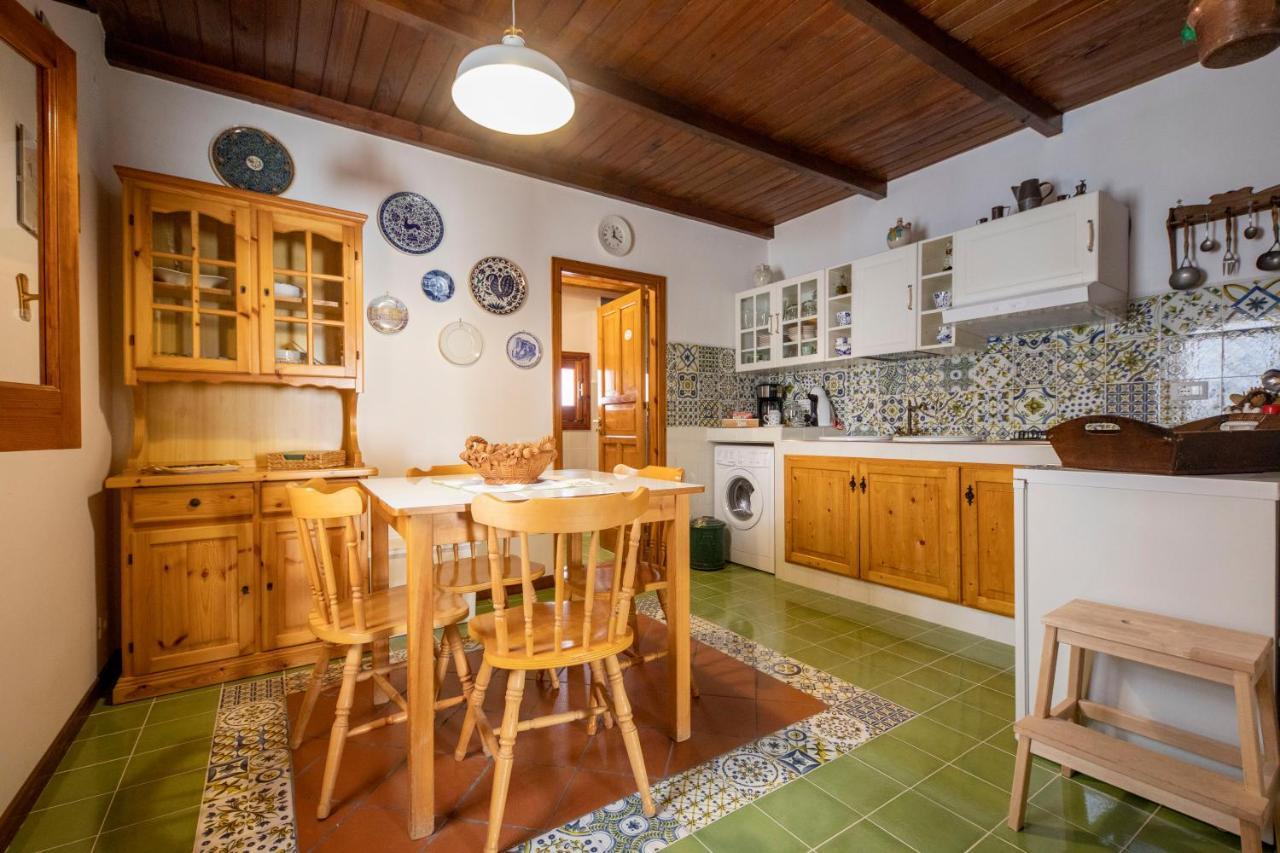 Familyholidays La Finestra Di Fronte チェファル エクステリア 写真