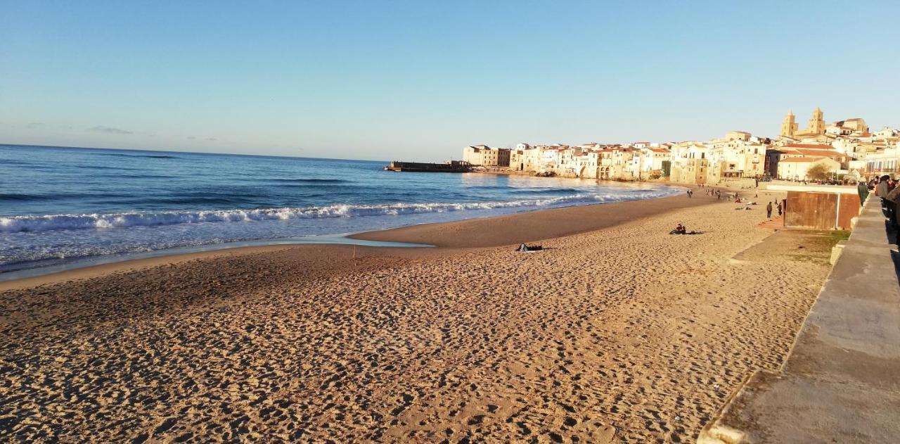Familyholidays La Finestra Di Fronte チェファル エクステリア 写真
