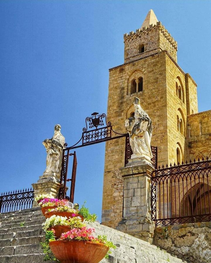 Familyholidays La Finestra Di Fronte チェファル エクステリア 写真
