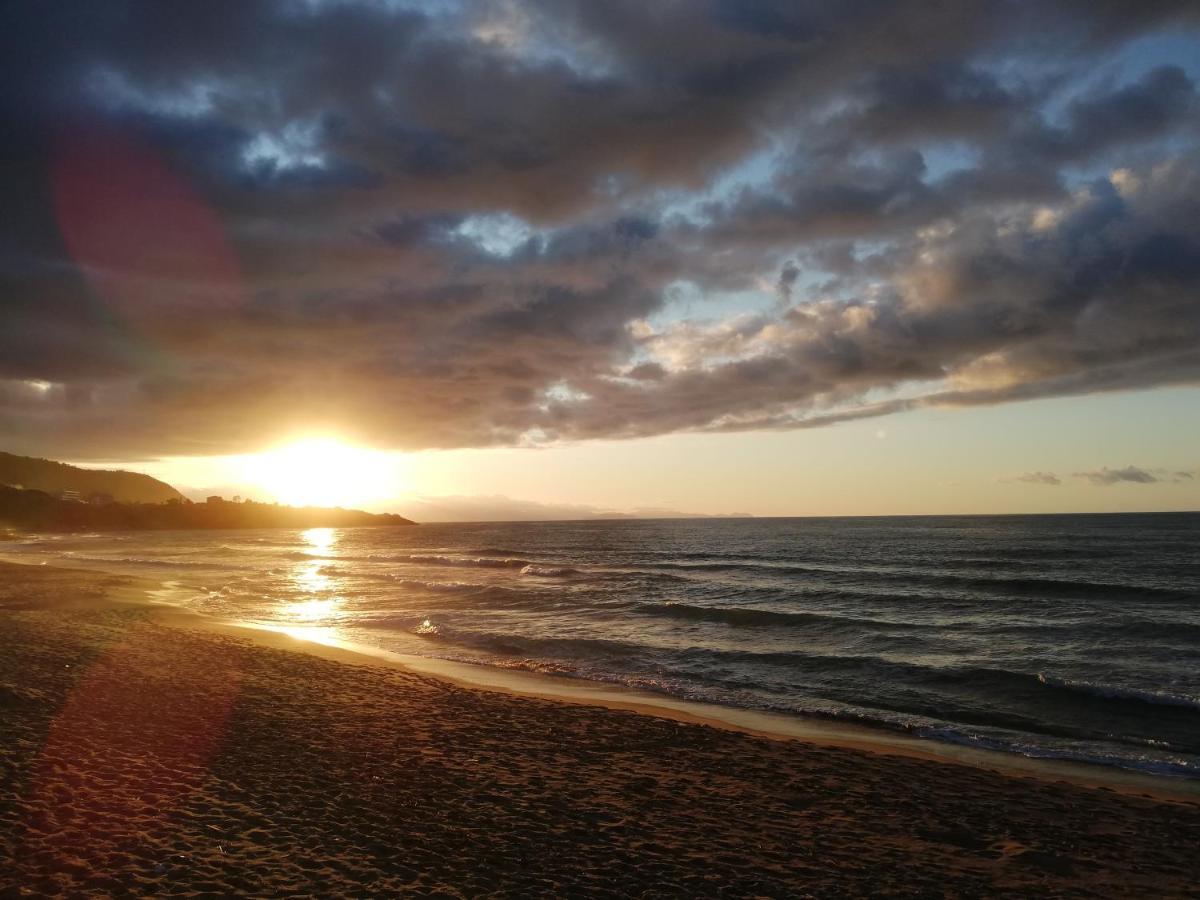 Familyholidays La Finestra Di Fronte チェファル エクステリア 写真