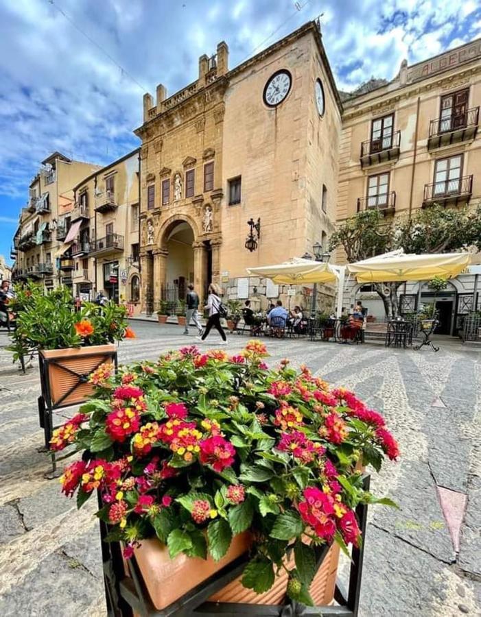 Familyholidays La Finestra Di Fronte チェファル エクステリア 写真