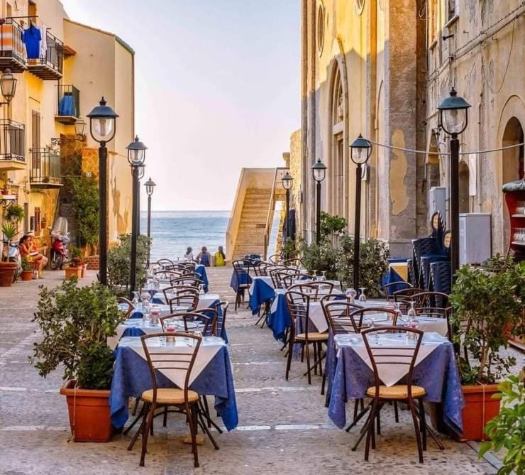 Familyholidays La Finestra Di Fronte チェファル エクステリア 写真