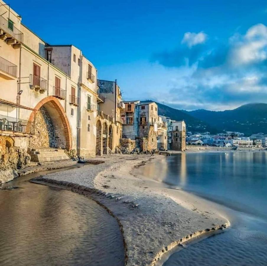 Familyholidays La Finestra Di Fronte チェファル エクステリア 写真