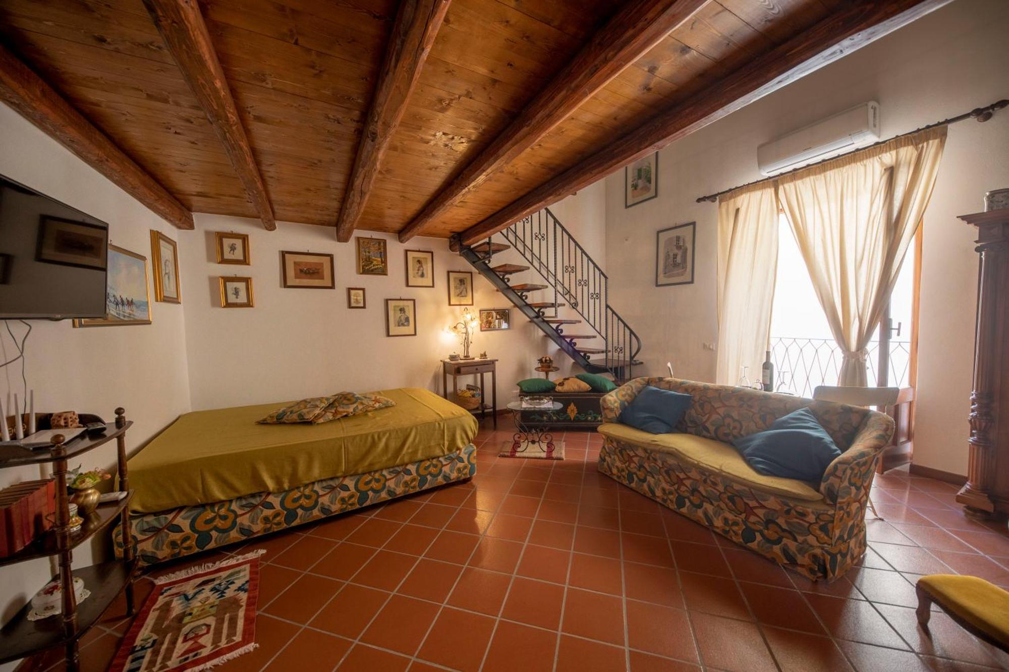 Familyholidays La Finestra Di Fronte チェファル エクステリア 写真