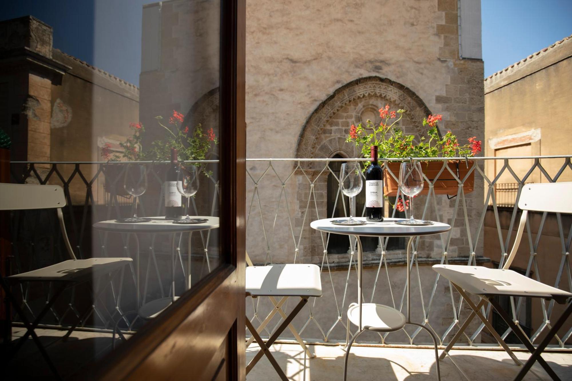 Familyholidays La Finestra Di Fronte チェファル エクステリア 写真