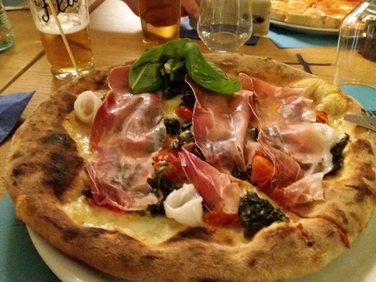 Familyholidays La Finestra Di Fronte チェファル エクステリア 写真